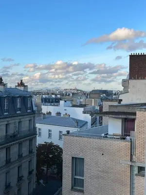 Vue générale sur Paris ou vue de la ville depuis l'appartement