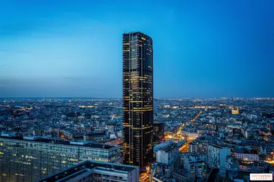 Vue générale sur Paris ou vue de la ville depuis l'appartement