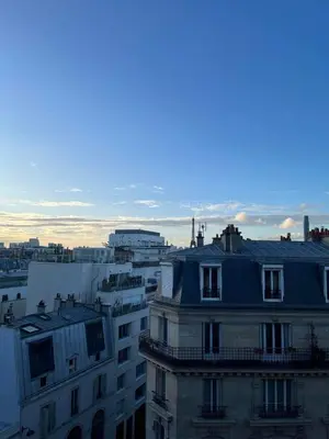Vue générale sur Paris ou vue de la ville depuis l'appartement