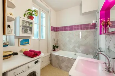 Salle de bains dans l'établissement Géranimus Enghien