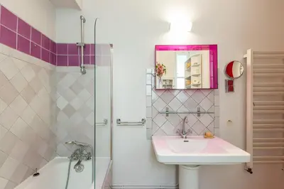 Salle de bains dans l'établissement Géranimus Enghien