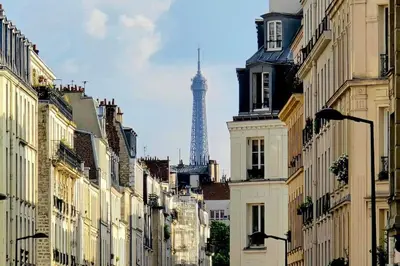 Vue générale sur Paris ou vue de la ville depuis l'appartement