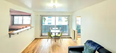Coin salon dans l'établissement Apartment La Rose et le Réséda - Enjoy space, the terrace and the Eiffel Tower view