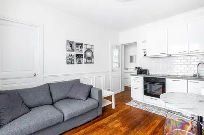 Cuisine ou kitchenette dans l'établissement GuestReady - Apt. Cosy et confortable dans le 10e
