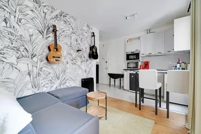 Cuisine ou kitchenette dans l'établissement GuestReady - Modern Comfort near Montparnasse