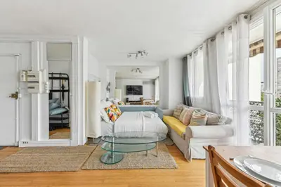 Un ou plusieurs lits dans un hébergement de l'établissement Chic and comfortable apart with balcony