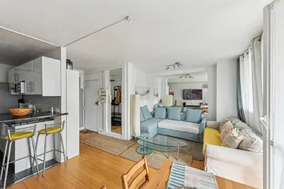 Cuisine ou kitchenette dans l'établissement Chic and comfortable apart with balcony