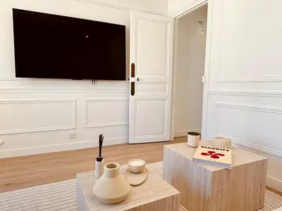 Télévision ou salle de divertissement dans l'établissement Le Penthouse Bourdonnais C