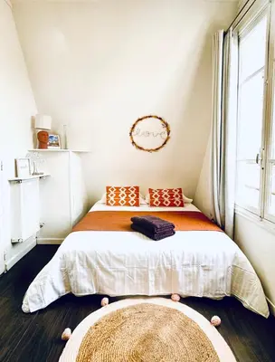 Un ou plusieurs lits dans un hébergement de l'établissement Cosy Place entre l'Arc de Triomphe et les Champs-Élysées