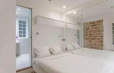Un ou plusieurs lits dans un hébergement de l'établissement Modern 2BD Apartment 14 mins to the Eiffel Tower