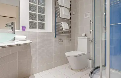 Salle de bains dans l'établissement Modern 2BD Apartment 14 mins to the Eiffel Tower