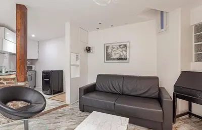 Coin salon dans l'établissement Modern 2BD Apartment 14 mins to the Eiffel Tower