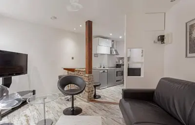 Cuisine ou kitchenette dans l'établissement Modern 2BD Apartment 14 mins to the Eiffel Tower