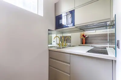 Cuisine ou kitchenette dans l'établissement Luxury and Design Studio Invalides