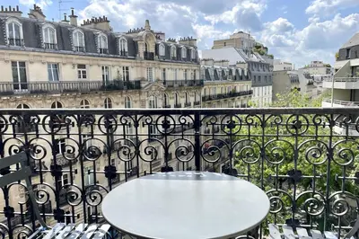 Balcon ou terrasse dans l'établissement Elegant Haussmann Parisian flat close Eiffel Tower