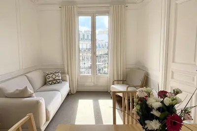 Coin salon dans l'établissement Elegant Haussmann Parisian flat close Eiffel Tower