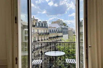 Balcon ou terrasse dans l'établissement Elegant Haussmann Parisian flat close Eiffel Tower