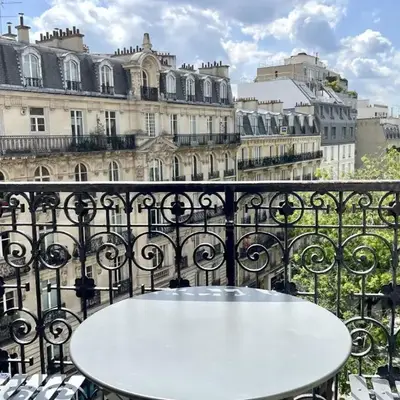 Elegant Haussmann Parisian flat close Eiffel Tower