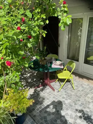 Jardin de l'établissement Studio avec terrasse charmante à -10mn du métro 4
