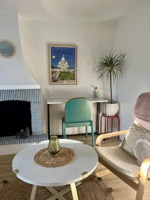 Coin salon dans l'établissement Studio avec terrasse charmante à -10mn du métro 4