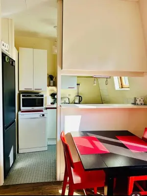 Cuisine ou kitchenette dans l'établissement Quiet appartment