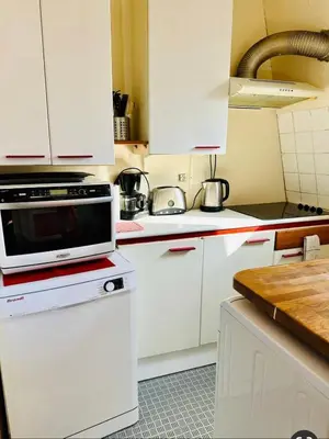 Cuisine ou kitchenette dans l'établissement Quiet appartment