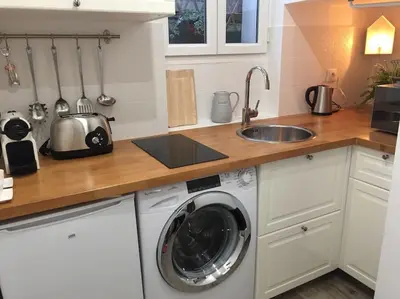Cuisine ou kitchenette dans l'établissement PARIS - La Défense Magnifique Appartement