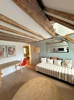 Un ou plusieurs lits dans un hébergement de l'établissement Elegant Loft Place Vendôme