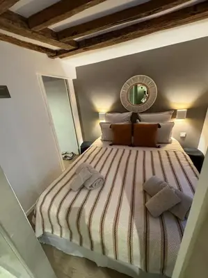Un ou plusieurs lits dans un hébergement de l'établissement Elegant Loft Place Vendôme