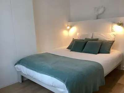 Un ou plusieurs lits dans un hébergement de l'établissement Cocon chic parisien niché au cœur de Montmartre