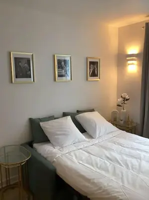Un ou plusieurs lits dans un hébergement de l'établissement Cocon chic parisien niché au cœur de Montmartre