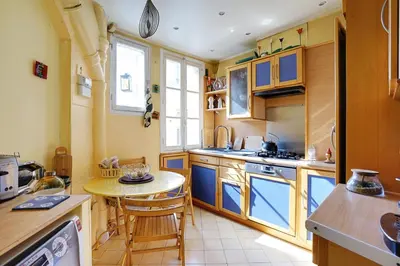 Cuisine ou kitchenette dans l'établissement Appartement familial avec vue - République