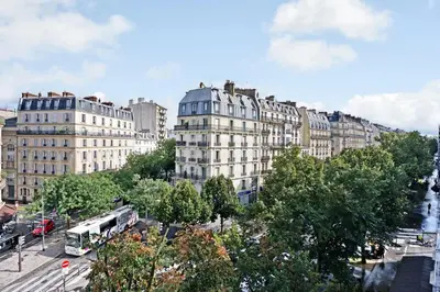 Vue générale sur Paris ou vue de la ville depuis l'appartement
