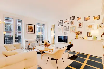 Télévision ou salle de divertissement dans l'établissement Appartement spacieux et élégant - Grds Boulevards