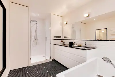 Salle de bains dans l'établissement Appartement spacieux et élégant - Grds Boulevards