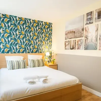 Stunning Modern Red Apartment near Bastille-Marais