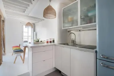 Cuisine ou kitchenette dans l'établissement Centre Montorgueuil - Sunny and stylish flat