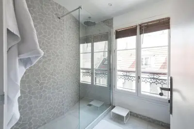 Salle de bains dans l'établissement Centre Montorgueuil - Sunny and stylish flat