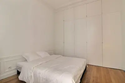 Un ou plusieurs lits dans un hébergement de l'établissement Luxury 3 Bedrooms Apartment near Champs Elysees