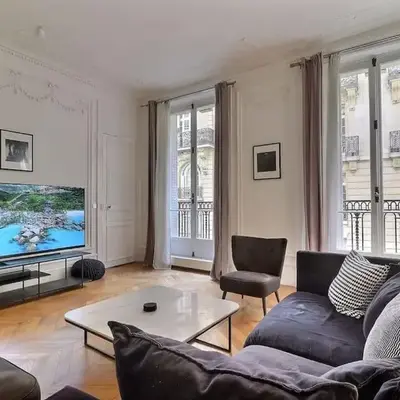 Luxury 3 Bedrooms Apartment near Champs Elysees