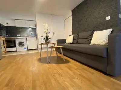 Cuisine ou kitchenette dans l'établissement Magnifique duplex 45 m2 aux portes de Paris Metro Barbara à 30mn Expo Porte de Versailles
