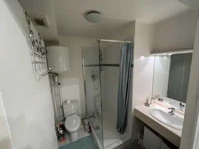 Salle de bains dans l'établissement Studio Levallois-Perret 20 m2 rue Jean Jaures
