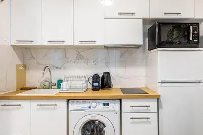 Cuisine ou kitchenette dans l'établissement GuestReady - Bel appartement cosy dans le 3e arr.