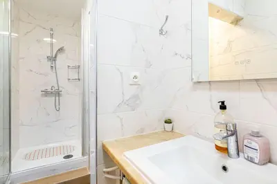 Salle de bains dans l'établissement GuestReady - Bel appartement cosy dans le 3e arr.