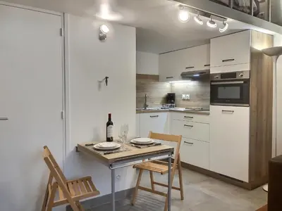 Cuisine ou kitchenette dans l'établissement Le Saint Claude