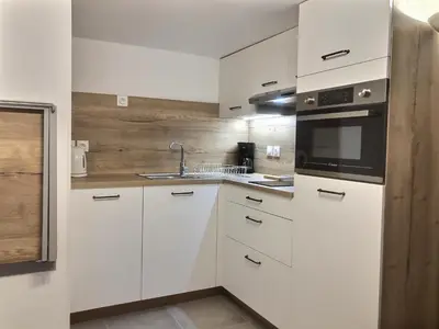 Cuisine ou kitchenette dans l'établissement Le Saint Claude