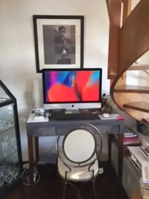 Télévision ou salle de divertissement dans l'établissement Appartement charmant avec vue sur Tour Eiffel - Paris - 60 m²