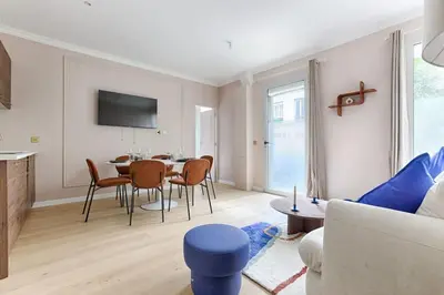Télévision ou salle de divertissement dans l'établissement MyKeypers - Luxury Flat 3BR 8P with Jacuzzi - Haussmann