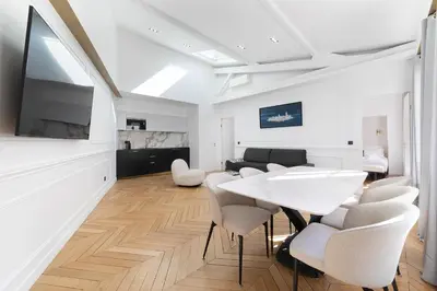 Télévision ou salle de divertissement dans l'établissement Pick A Flat's Apartment in Le Marais - Rue Filles du Calvaire