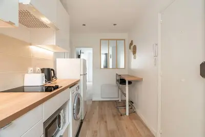 Cuisine ou kitchenette dans l'établissement Appartement cosy canal Saint Martin